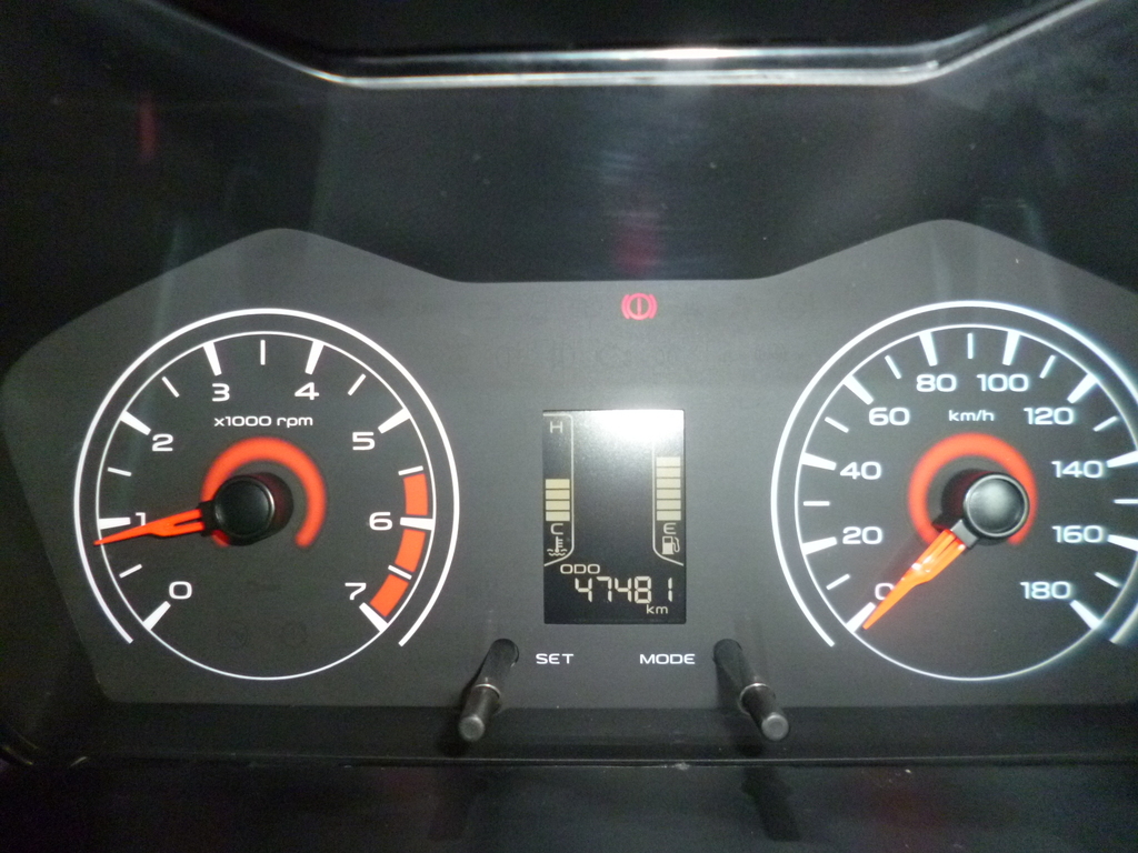 MAHINDRA KUV 100 KUV 100 1.2 K6+ #DARE - 13