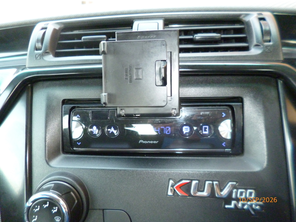 MAHINDRA KUV 100 KUV 100 1.2 K6+ #DARE - 15