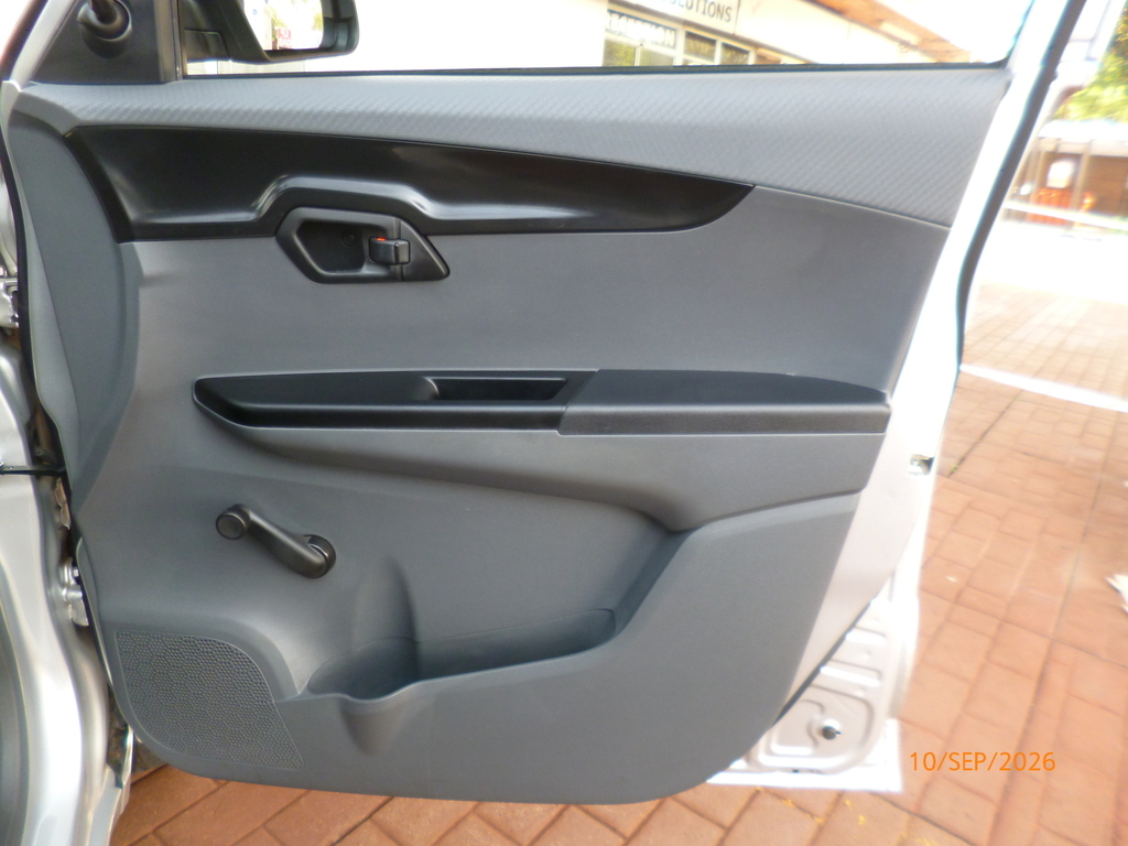MAHINDRA KUV 100 KUV 100 1.2 K6+ #DARE - 16
