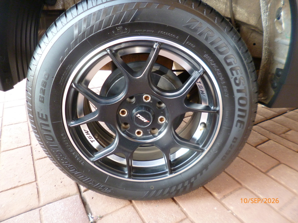 MAHINDRA KUV 100 KUV 100 1.2 K6+ #DARE - 17