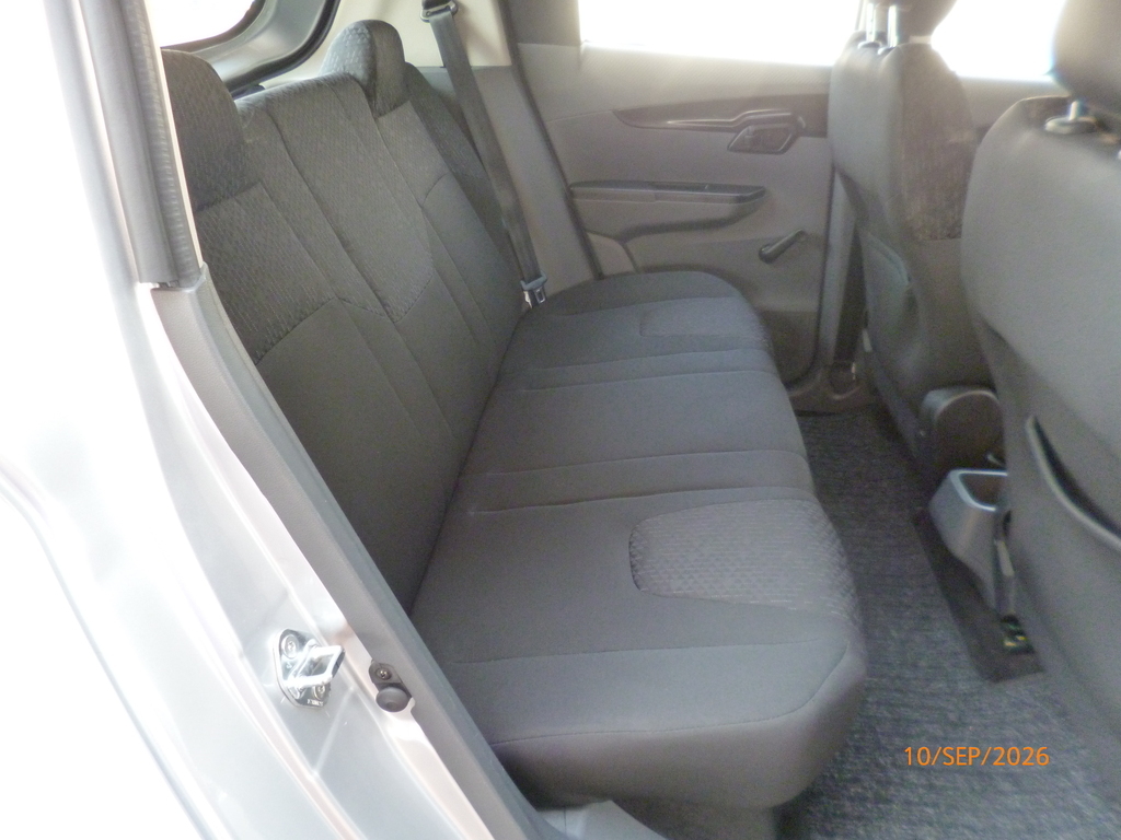 MAHINDRA KUV 100 KUV 100 1.2 K6+ #DARE - 18