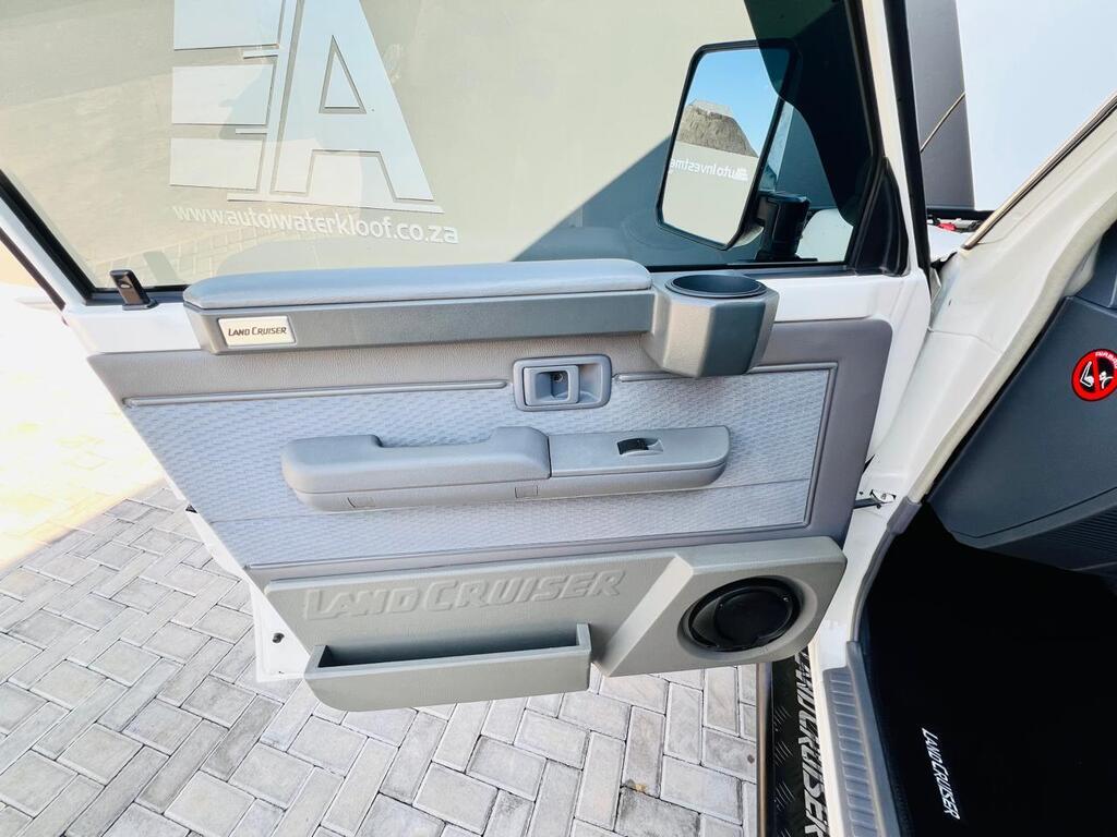 TOYOTA LAND CRUISER PICK UP LAND CRUISER 79 4.5D P/U D/C - 12