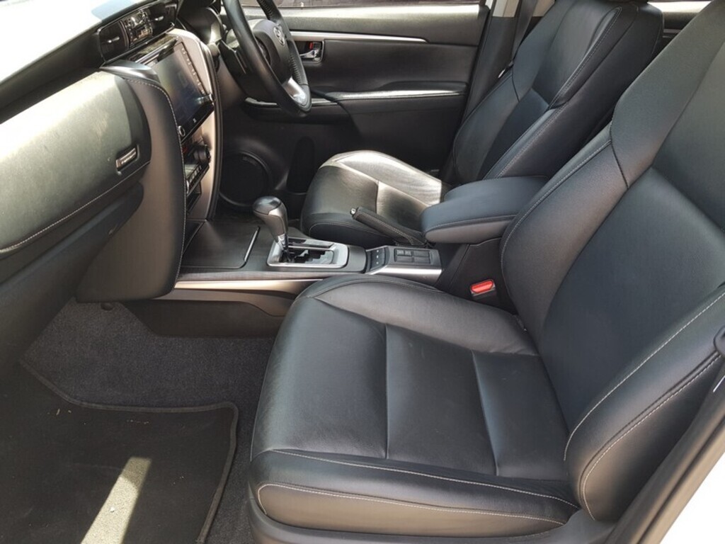 TOYOTA FORTUNER FORTUNER 2.8GD-6 VX A/T - 17