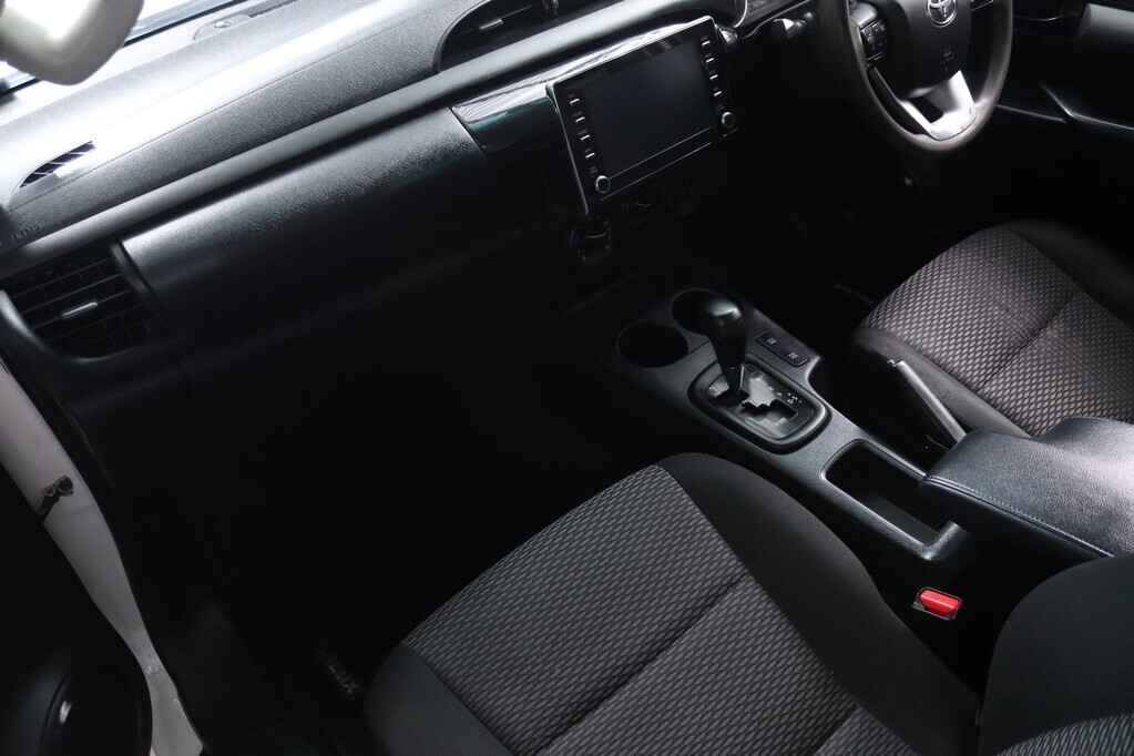 TOYOTA HILUX HILUX 2.4 GD-6 RB RAIDER A/T P/U S/C