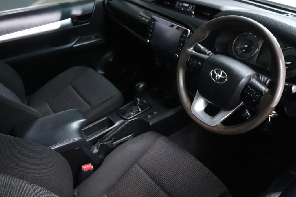 TOYOTA HILUX HILUX 2.4 GD-6 RB RAIDER A/T P/U S/C