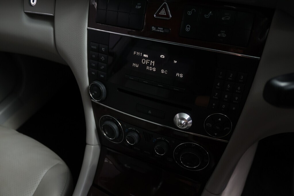 MERCEDES-BENZ C CLASS SEDAN C200K ELEGANCE - 11