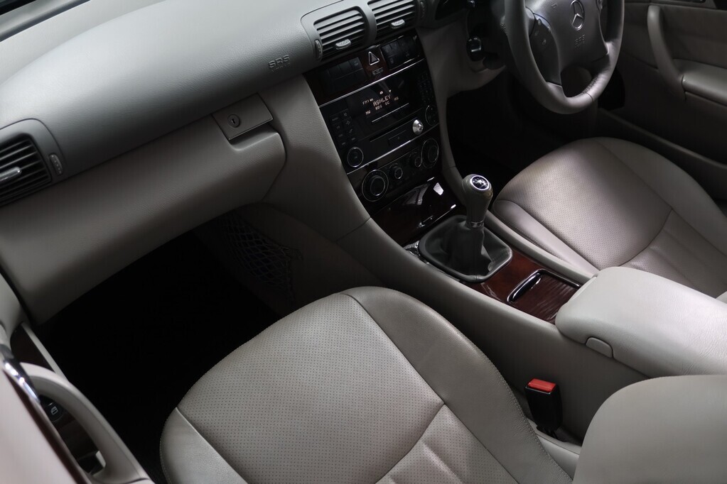 MERCEDES-BENZ C CLASS SEDAN C200K ELEGANCE - 13