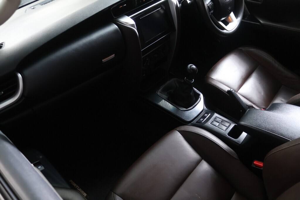 TOYOTA FORTUNER FORTUNER 2.4GD-6 R/B - 13