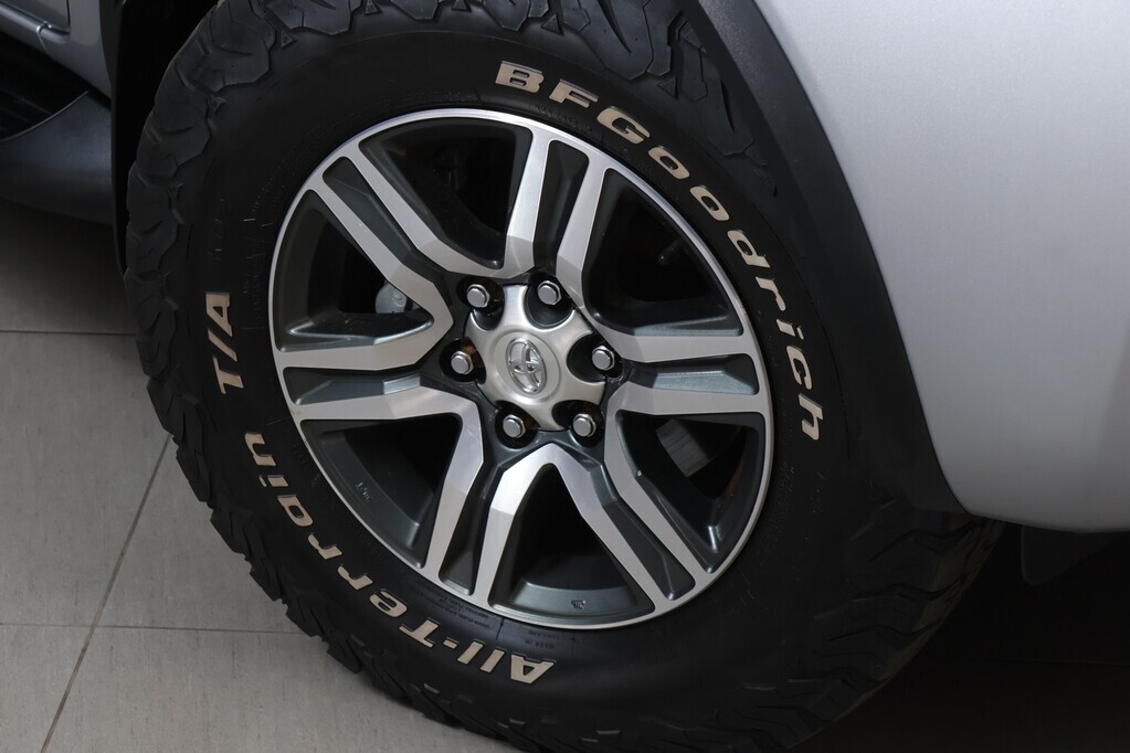 TOYOTA FORTUNER FORTUNER 2.4GD-6 R/B - 5