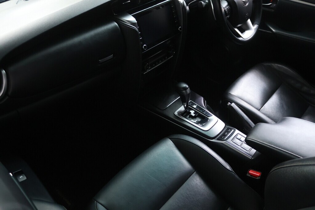 TOYOTA FORTUNER FORTUNER 2.8GD-6 R/B A/T - 12