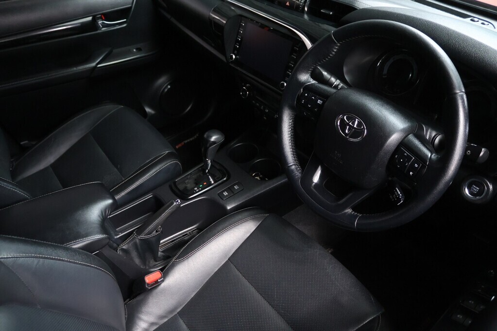 TOYOTA HILUX HILUX 2.8 GD-6 RB LEGEND A/T P/U D/C - 7