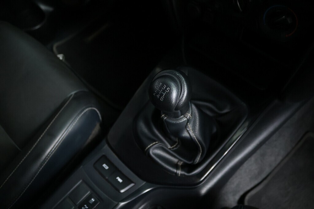 TOYOTA FORTUNER FORTUNER 2.4GD-6 R/B
