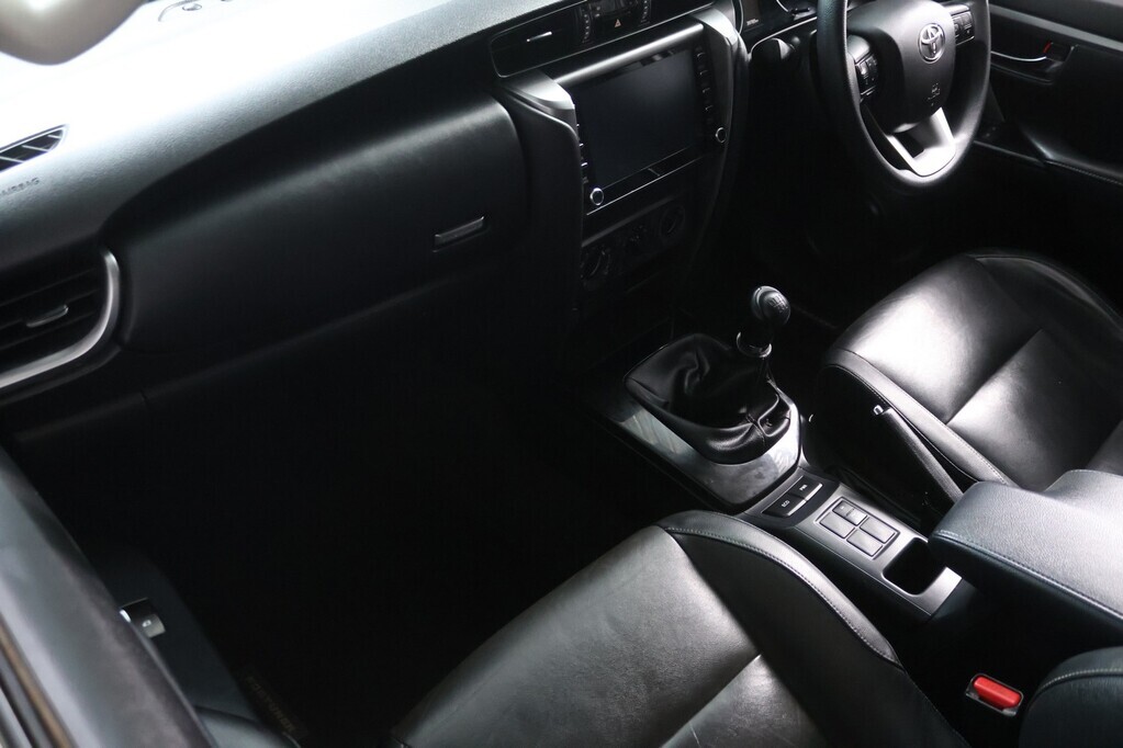TOYOTA FORTUNER FORTUNER 2.4GD-6 R/B