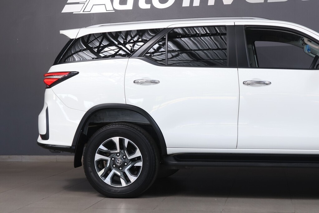 TOYOTA FORTUNER FORTUNER 2.4GD-6 R/B