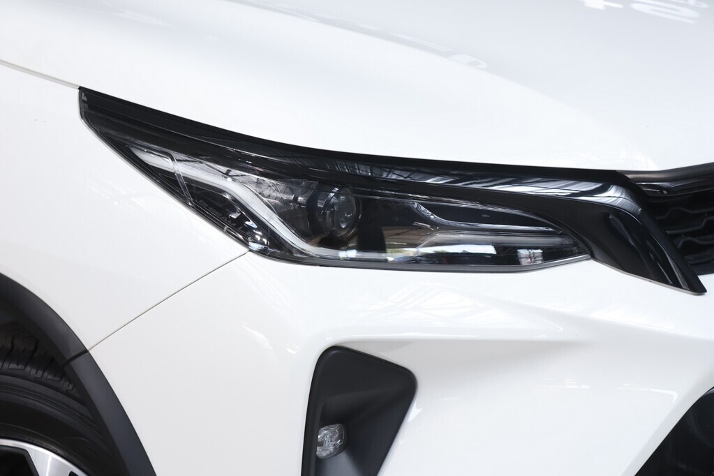 TOYOTA FORTUNER FORTUNER 2.4GD-6 R/B