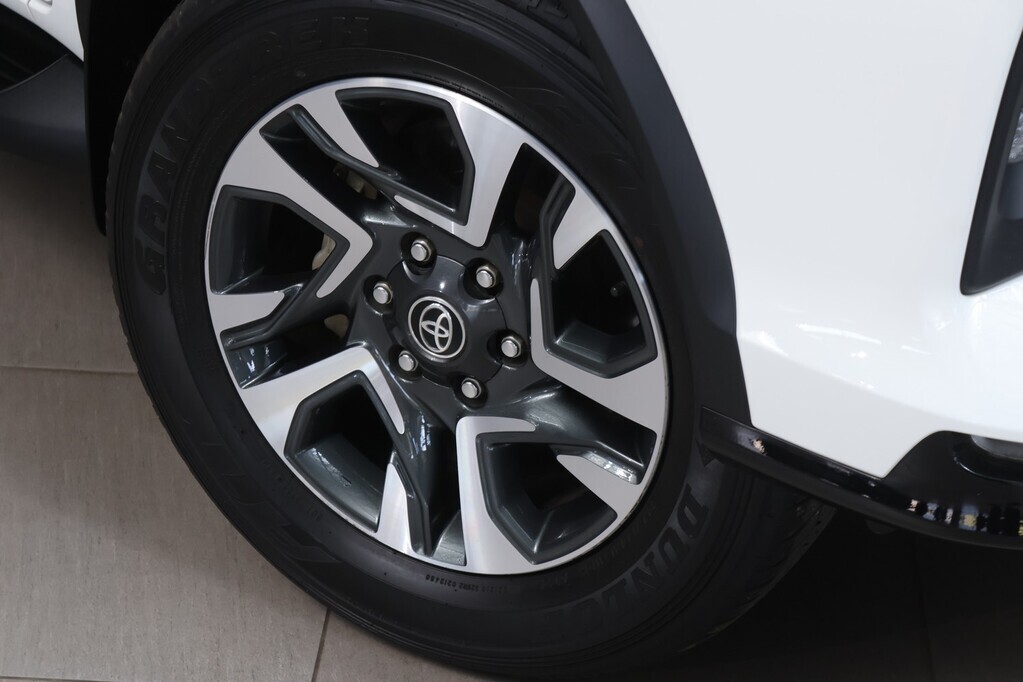 TOYOTA FORTUNER FORTUNER 2.4GD-6 R/B