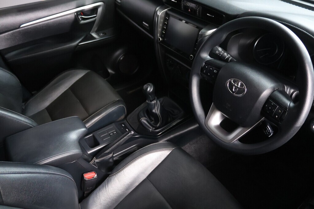 TOYOTA FORTUNER FORTUNER 2.4GD-6 R/B