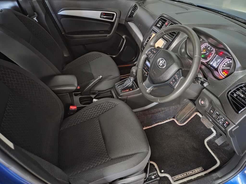TOYOTA URBAN CRUISER URBAN CRUISER 1.5XR A/T - 8