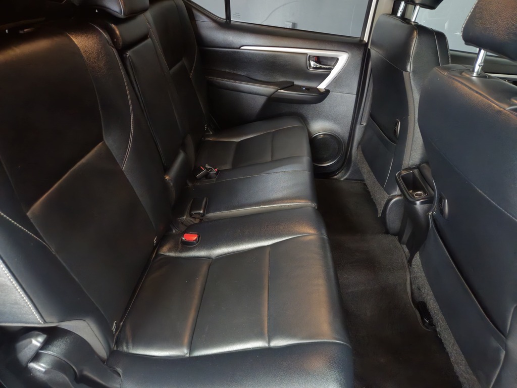 TOYOTA FORTUNER FORTUNER 2.4GD-6 R/B A/T