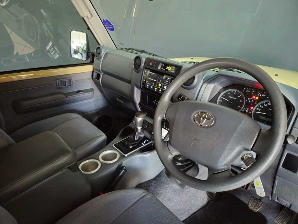 TOYOTA LANDCRUISER 70 SERIE LANDCRUISER 76 4.5D V8 S/W