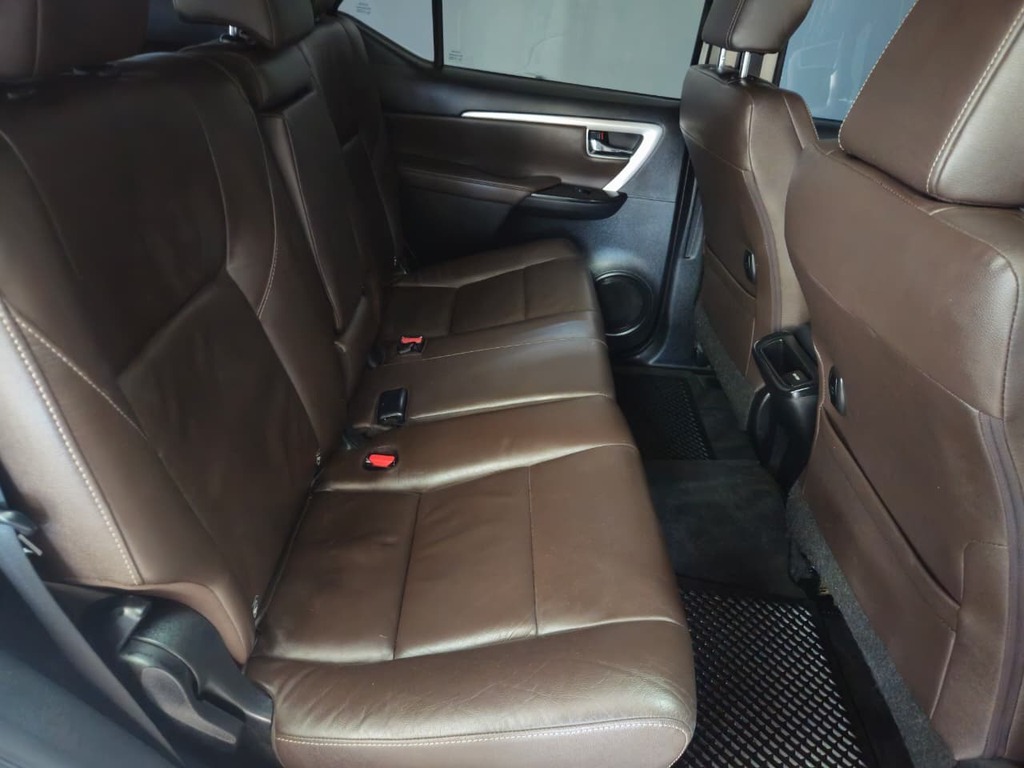 TOYOTA FORTUNER FORTUNER 2.4GD-6 R/B A/T - 7