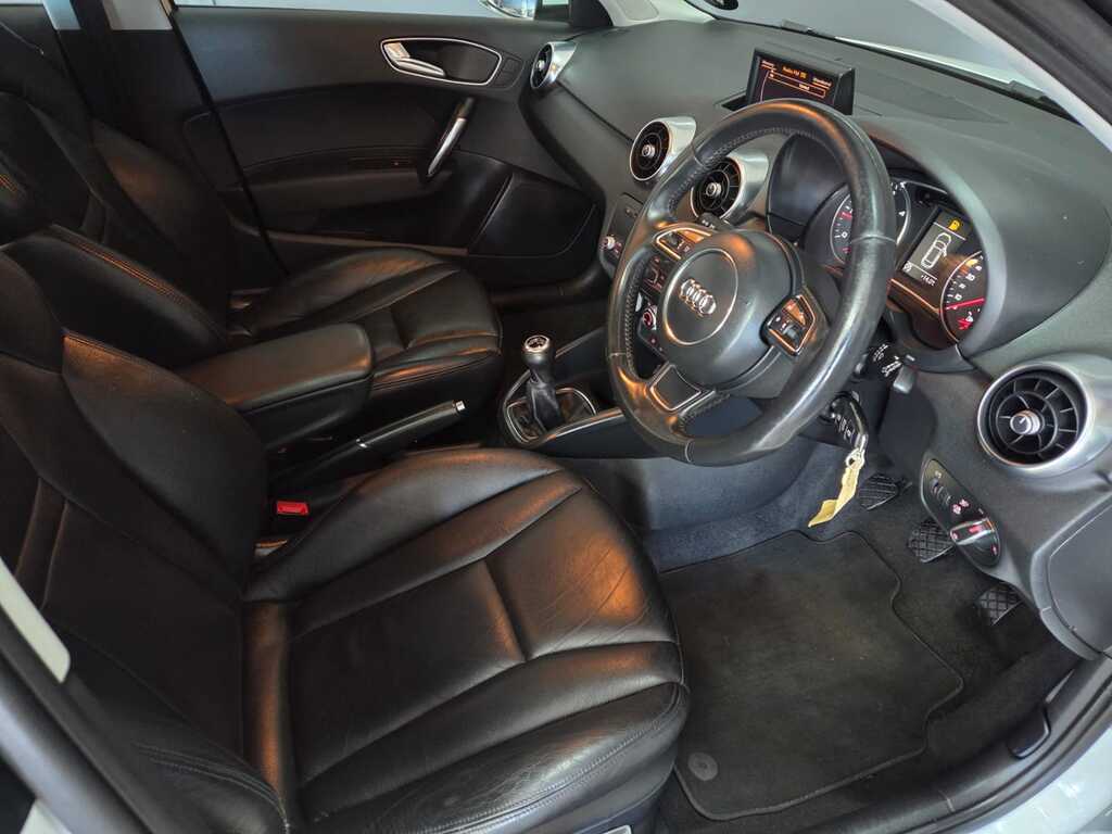 AUDI A1 A1 SPORTBACK 1.6 TDi  AMBITION - 9