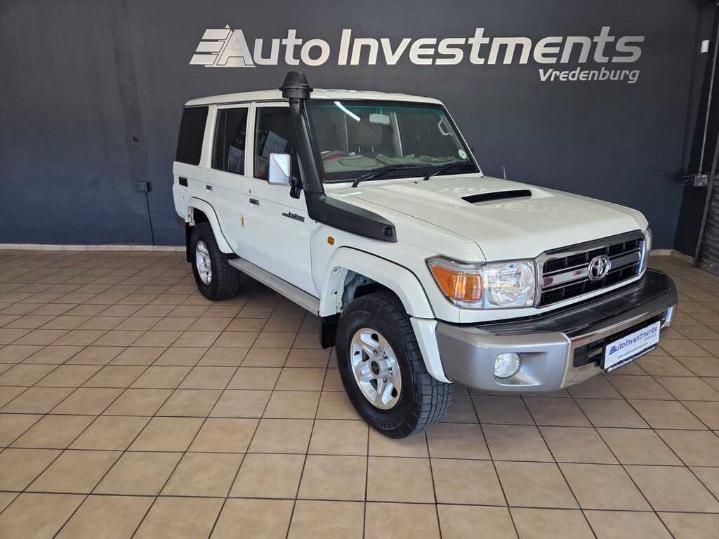 TOYOTA LANDCRUISER 70 SERIE LANDCRUISER 76 4.5D V8 S/W - 1