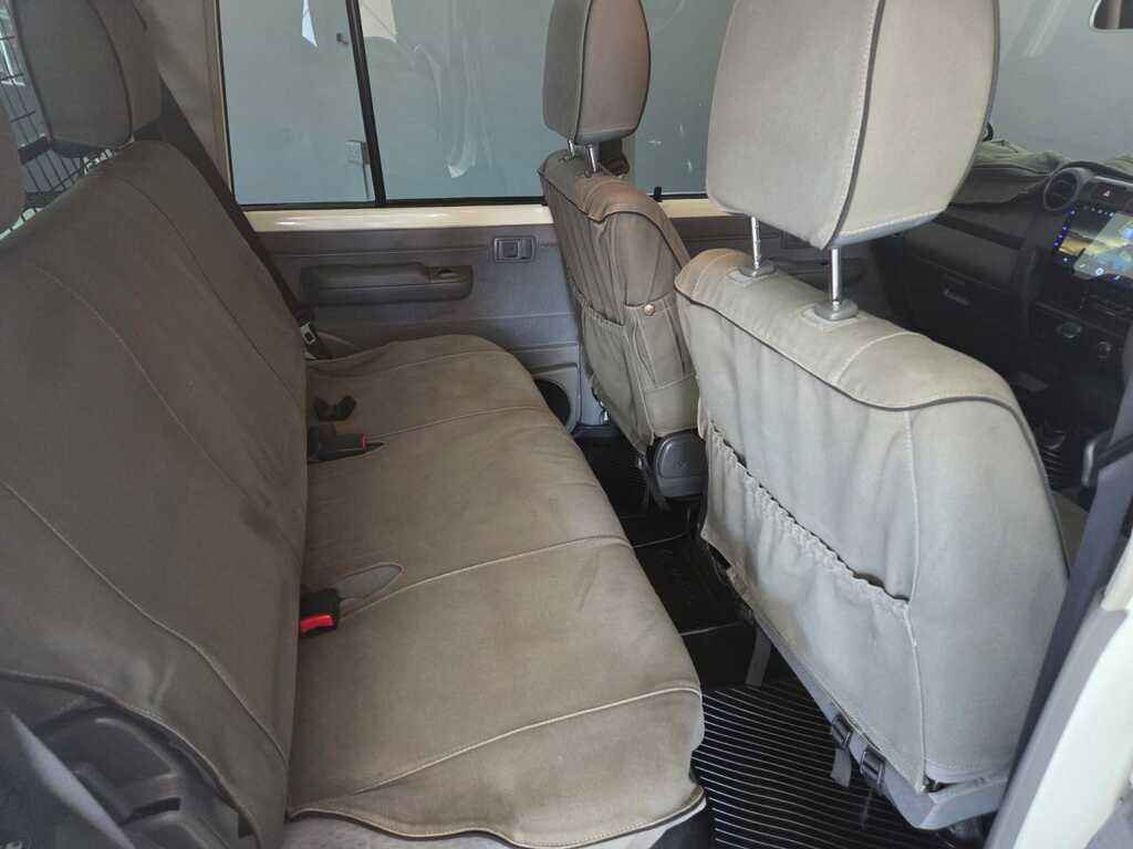 TOYOTA LANDCRUISER 70 SERIE LANDCRUISER 76 4.5D V8 S/W - 8