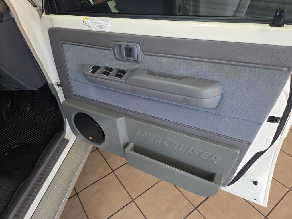 TOYOTA LANDCRUISER 70 SERIE LANDCRUISER 76 4.5D V8 S/W - 9