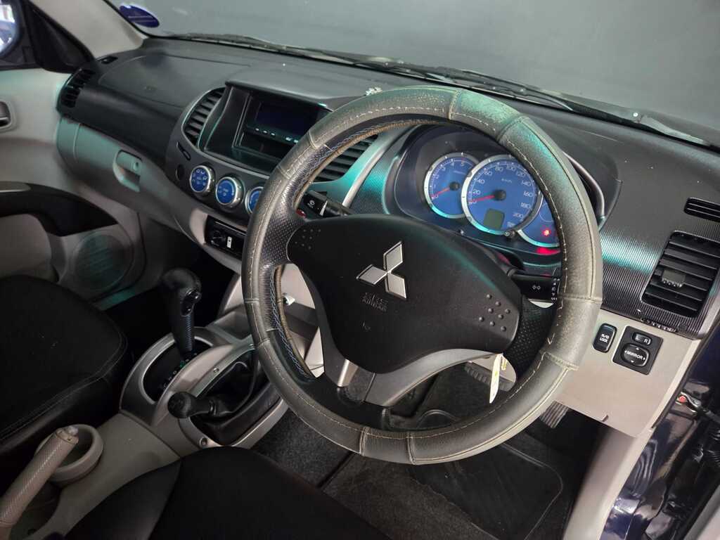 MITSUBISHI TRITON TRITON 3.2 DI-D 4X4 A/T P/U D/C - 6