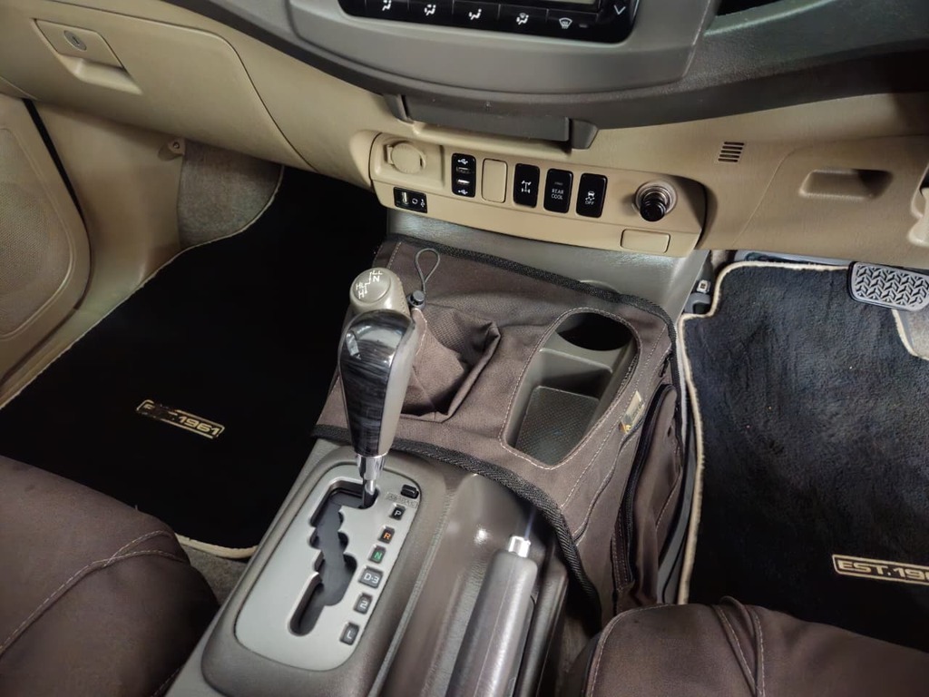 TOYOTA FORTUNER FORTUNER 3.0D-4D HERITAGE 4X4 A/T - 7