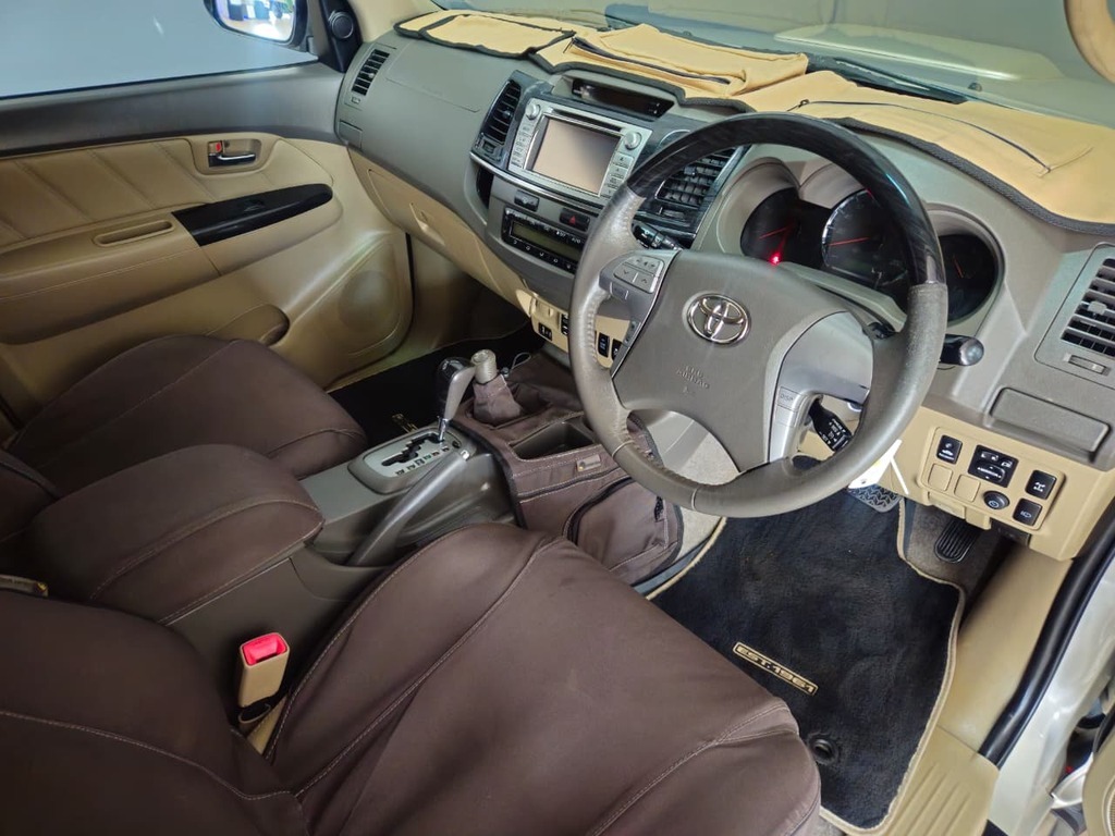 TOYOTA FORTUNER FORTUNER 3.0D-4D HERITAGE 4X4 A/T - 9