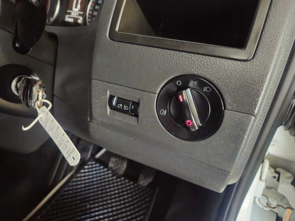 VOLKSWAGEN T5 T5 KOMBI 2.0 TDi - 7