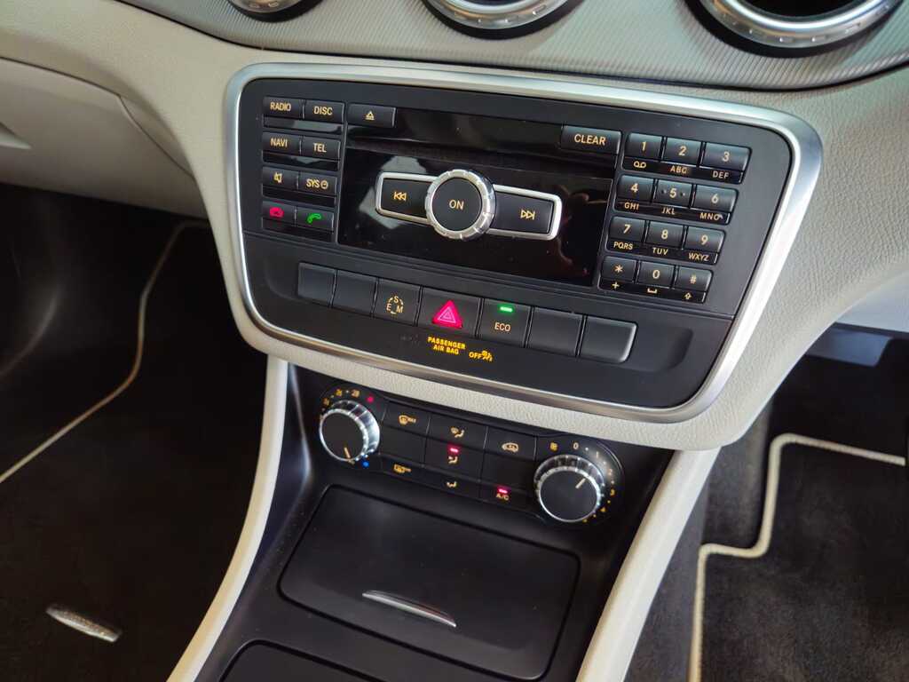 MERCEDES-BENZ GLA GLA 200 A/T - 8