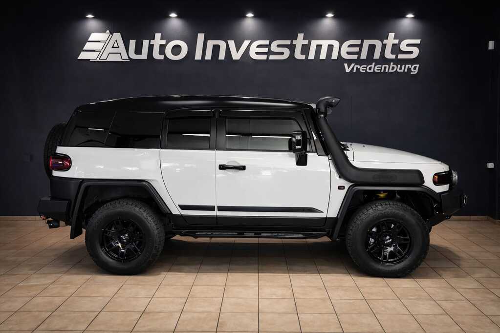 TOYOTA LAND CRUISER 70 FJ CRUISER 4.0 V6