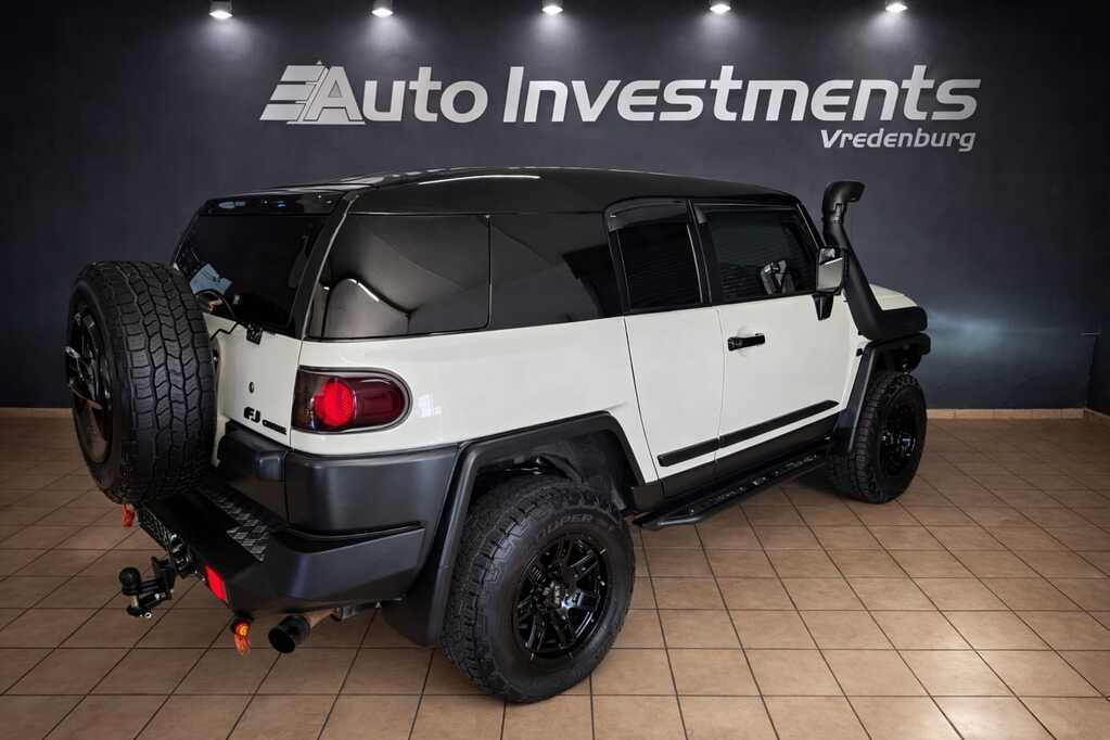 TOYOTA LAND CRUISER 70 FJ CRUISER 4.0 V6