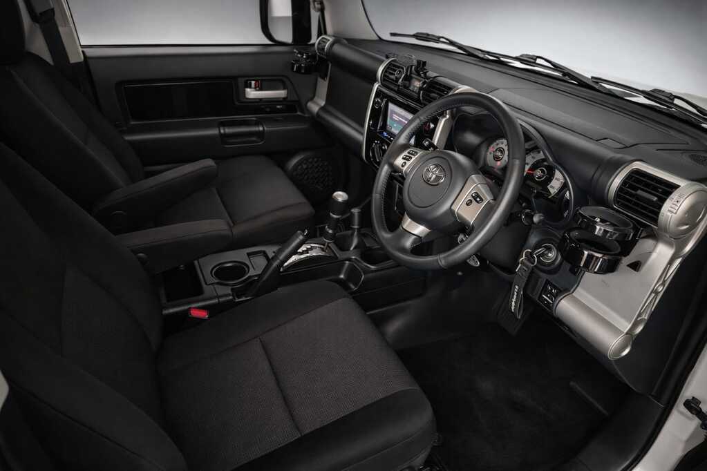 TOYOTA LAND CRUISER 70 FJ CRUISER 4.0 V6