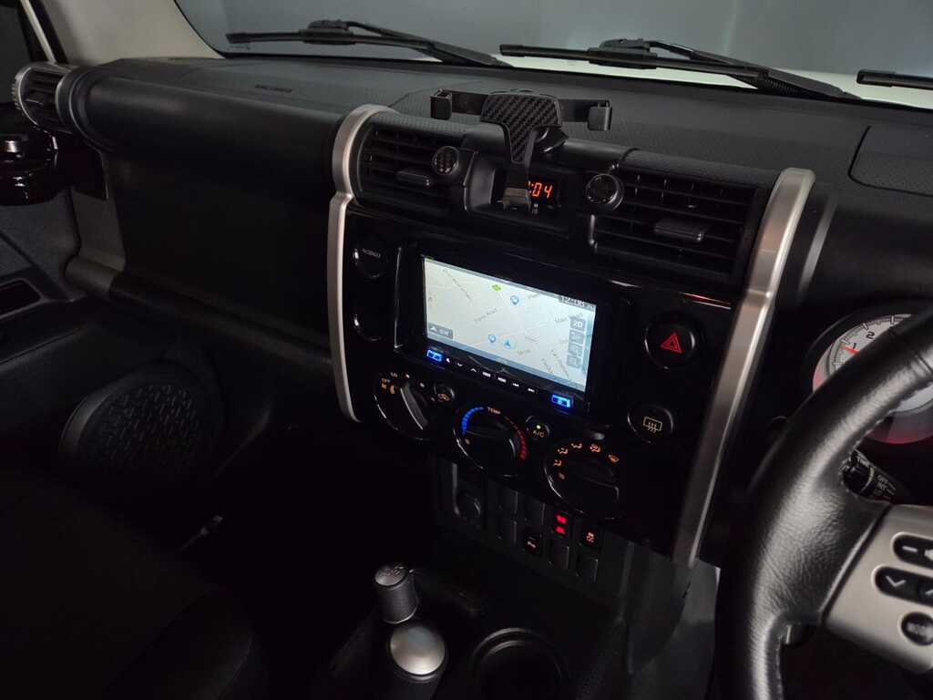 TOYOTA LAND CRUISER 70 FJ CRUISER 4.0 V6