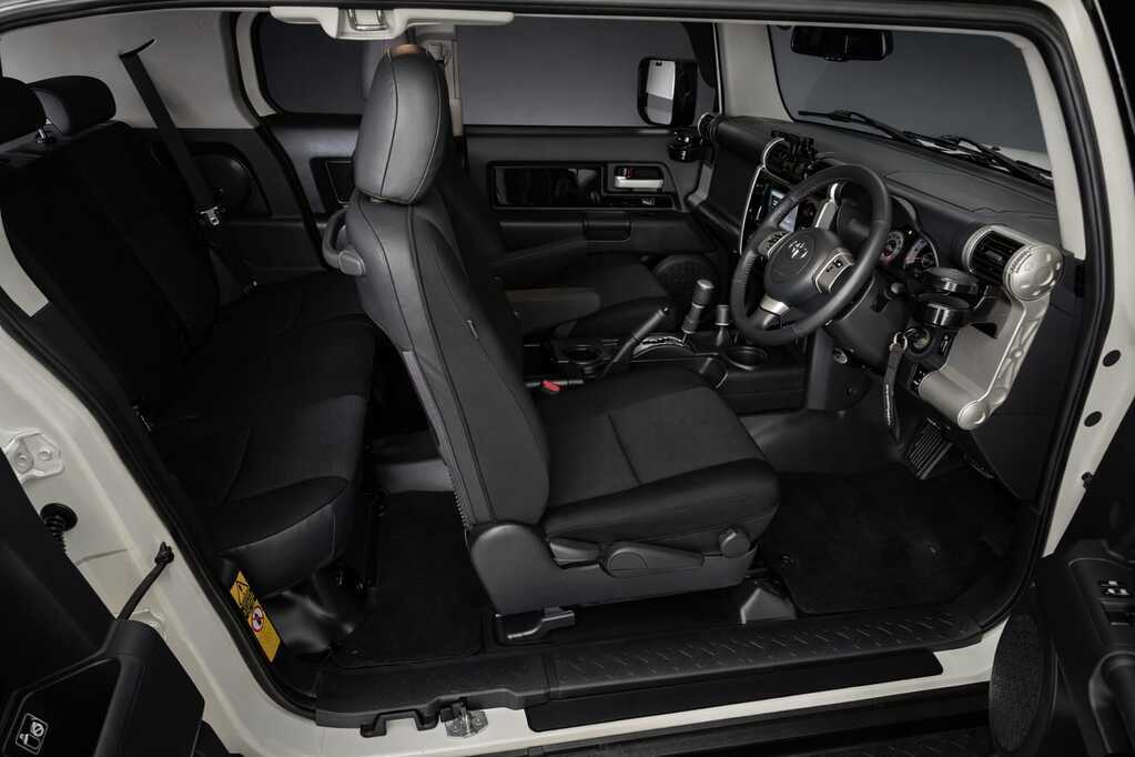 TOYOTA LAND CRUISER 70 FJ CRUISER 4.0 V6