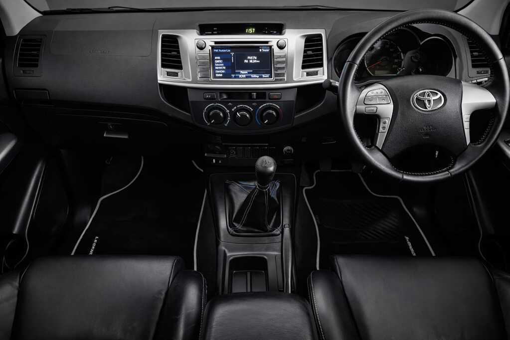 TOYOTA HILUX HILUX 2.5 D-4D LEGEND 45 R/B P/U D/C