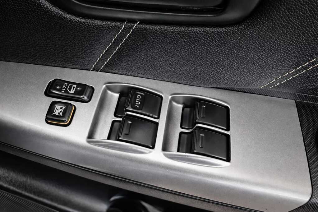 TOYOTA HILUX HILUX 2.5 D-4D LEGEND 45 R/B P/U D/C