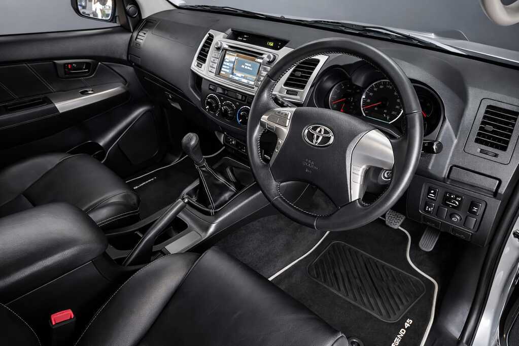 TOYOTA HILUX HILUX 2.5 D-4D LEGEND 45 R/B P/U D/C