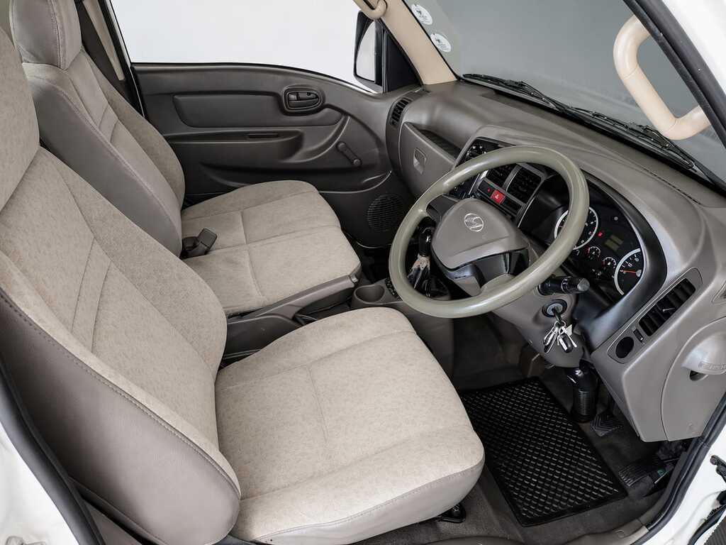 HYUNDAI H100 H100 2.6D F/C D/S - 7
