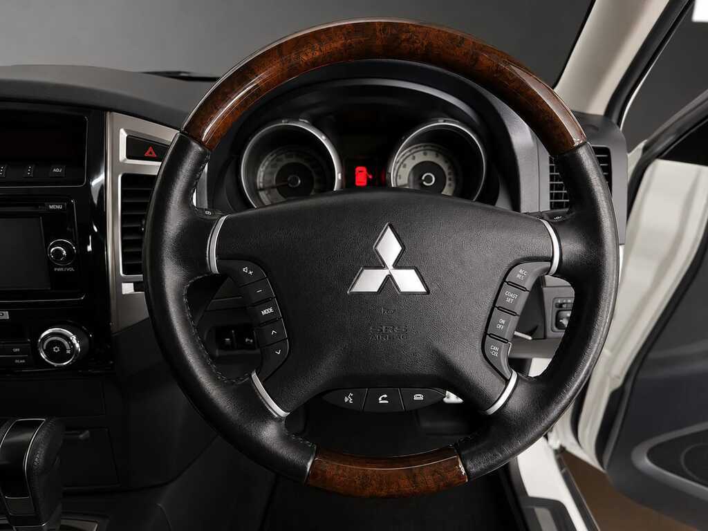 MITSUBISHI PAJERO PAJERO 3.2 Di - Dc GLS A/T - 5