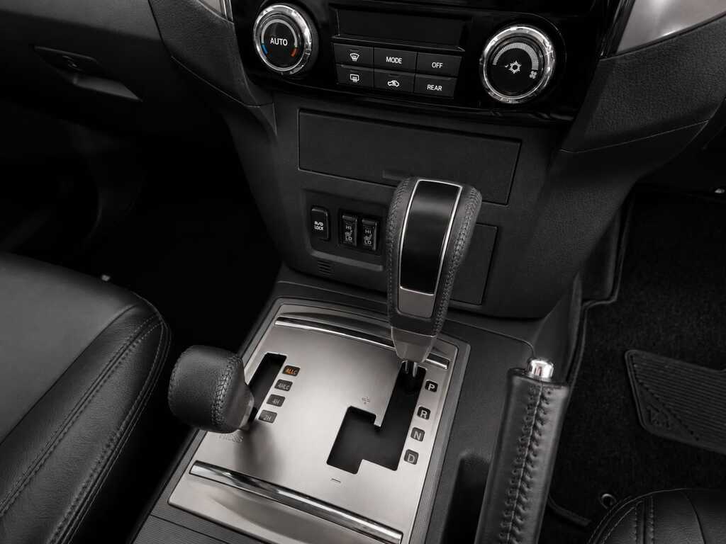 MITSUBISHI PAJERO PAJERO 3.2 Di - Dc GLS A/T - 7
