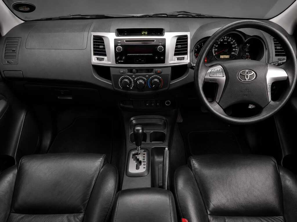 TOYOTA FORTUNER FORTUNER 2.5D-4D RB A/T - 5