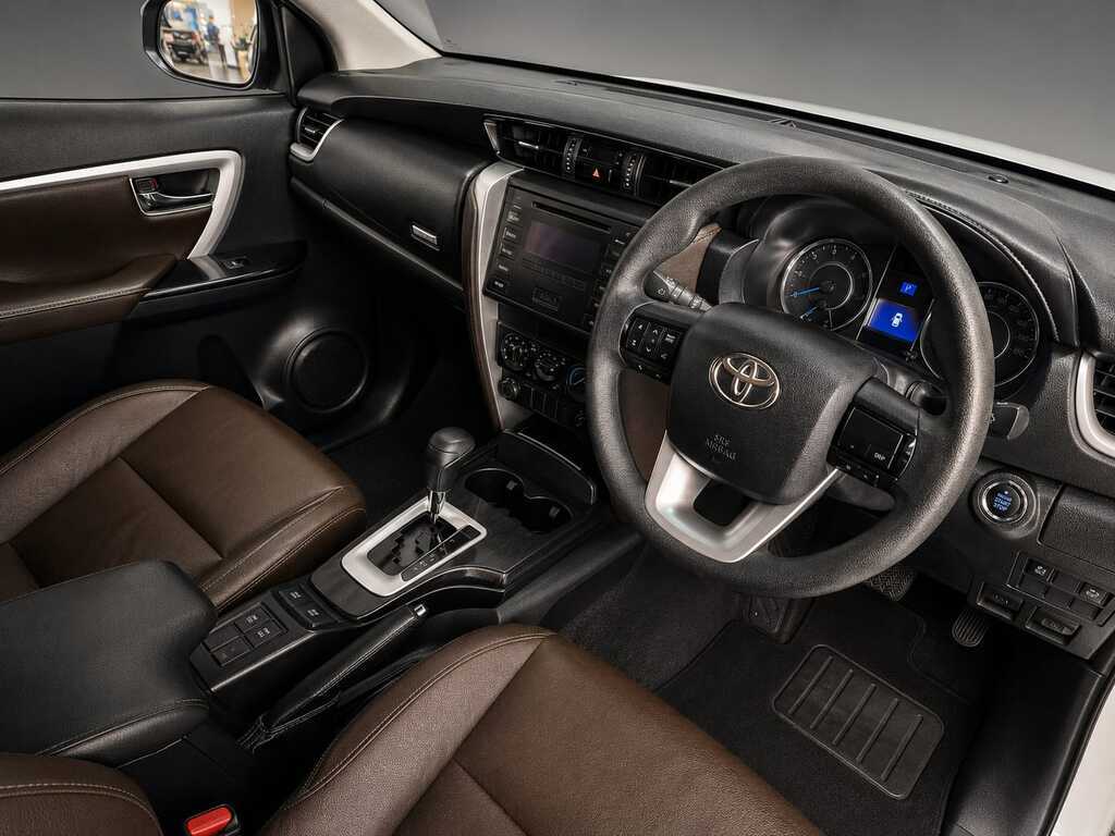 TOYOTA FORTUNER FORTUNER 2.4GD-6 4X4 A/T - 5