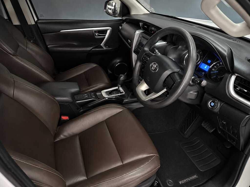 TOYOTA FORTUNER FORTUNER 2.4GD-6 4X4 A/T - 7