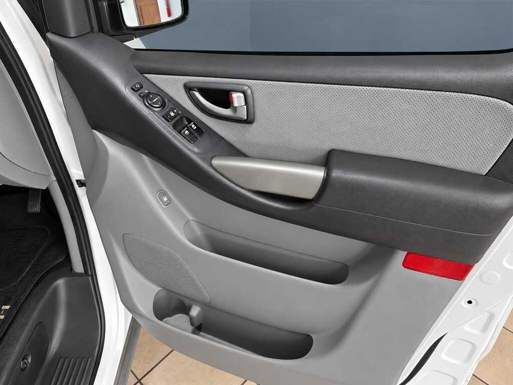 HYUNDAI H-1 H-1 2.5 CRDI A/T/ 2.5 ELITE A/T - 8