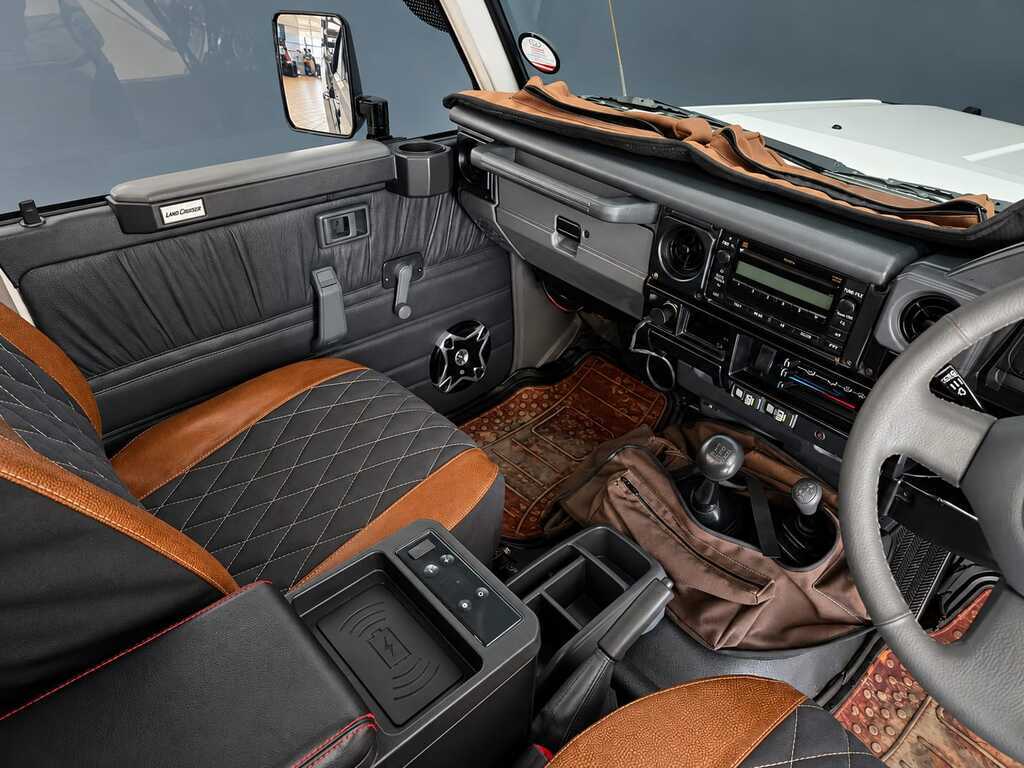 TOYOTA LAND CRUISER PICK UP LAND CRUISER 4.5 PETROL P/U S/C - 6